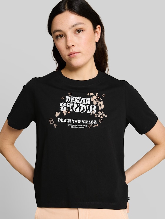 Loose fit T-shirt with embroidery - deep black