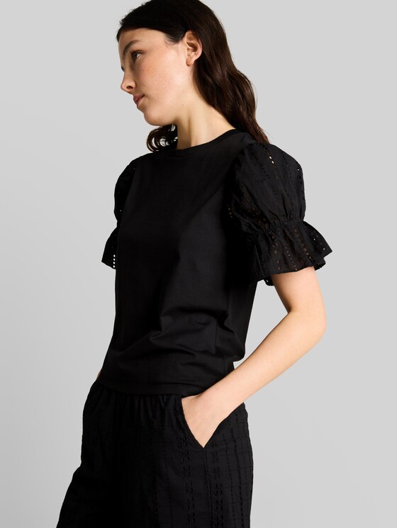 Loose fit T-shirt with eyelet embroidery - deep black