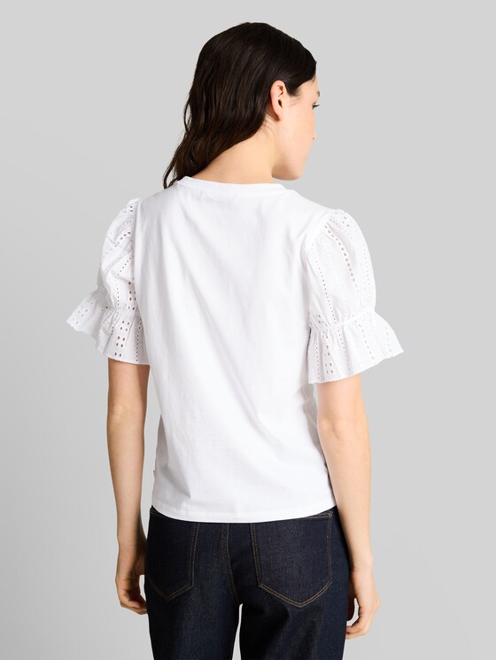 Loose fit T-shirt with eyelet embroidery - White
