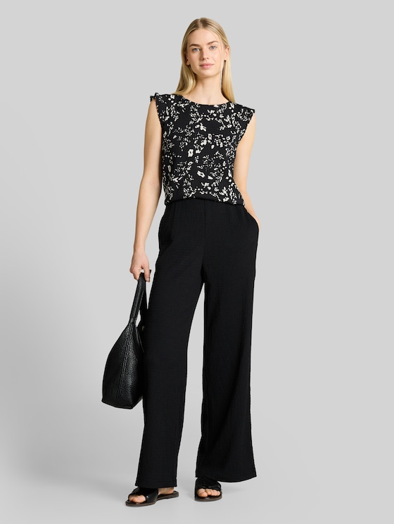 Loose fit crinkle top with flounces - black white flower print