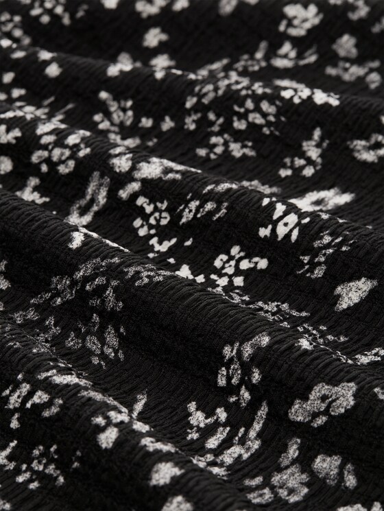 Loose fit crinkle top with flounces - black white flower print
