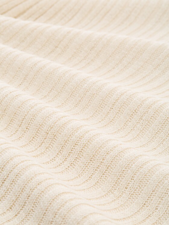 Knitted top with V-neck - Dove White