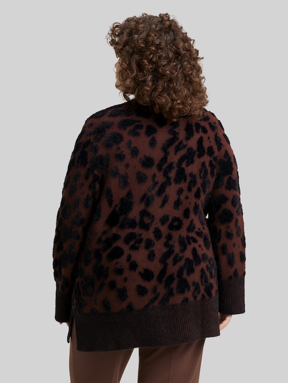 Plus Size - Loose fit cardigan with leopard print - big brown leo design