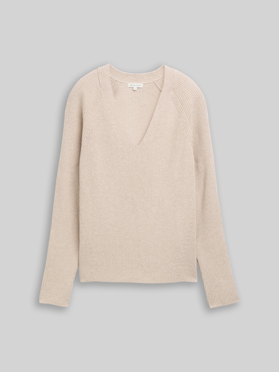 Knitted pullover with a V-neckline - dusty alabaster melange