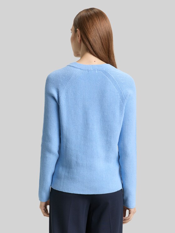 Knitted pullover with a V-neckline - light fjord blue