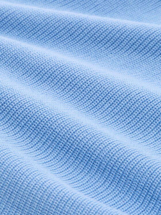 Knitted pullover with a V-neckline - light fjord blue