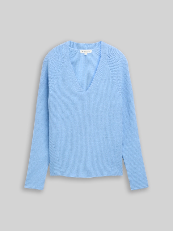 Knitted pullover with a V-neckline - light fjord blue
