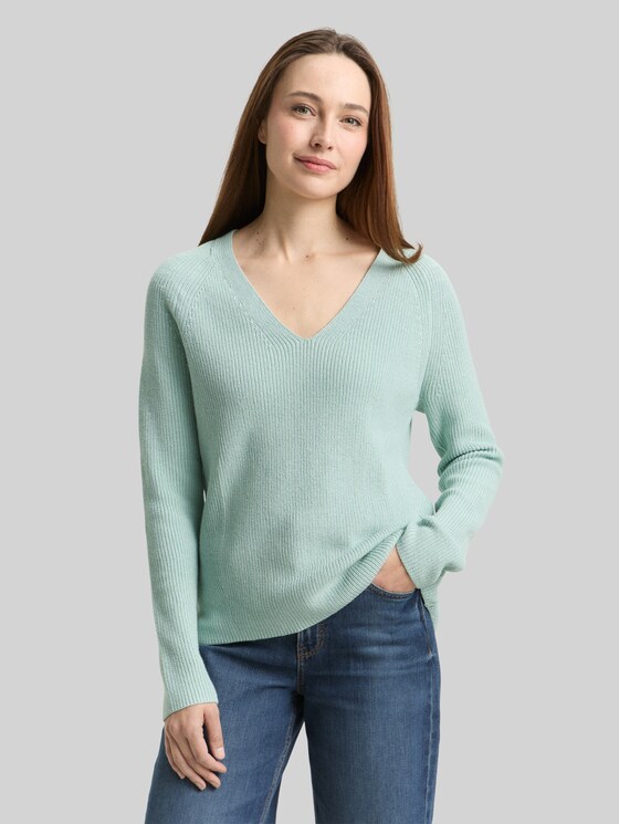 Knitted pullover with a V-neckline - blue haze