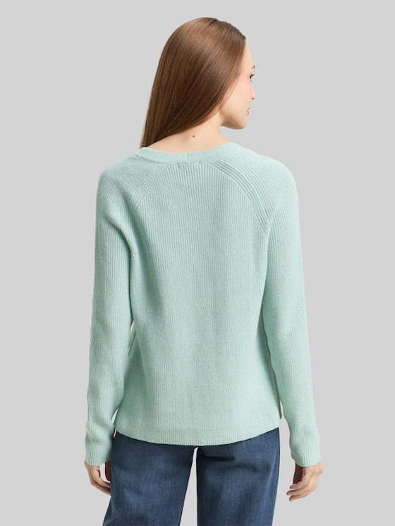 Knitted pullover with a V-neckline - blue haze