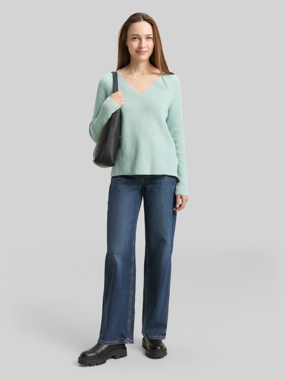 Knitted pullover with a V-neckline - blue haze