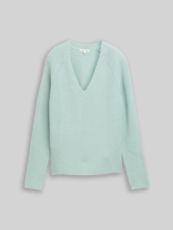 Knitted pullover with a V-neckline - blue haze