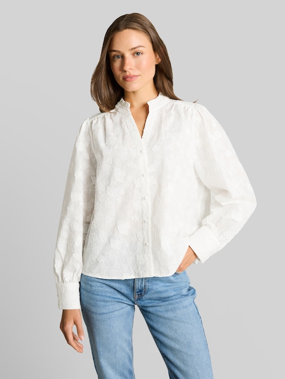 Loose-fit blouse with embroidery - White