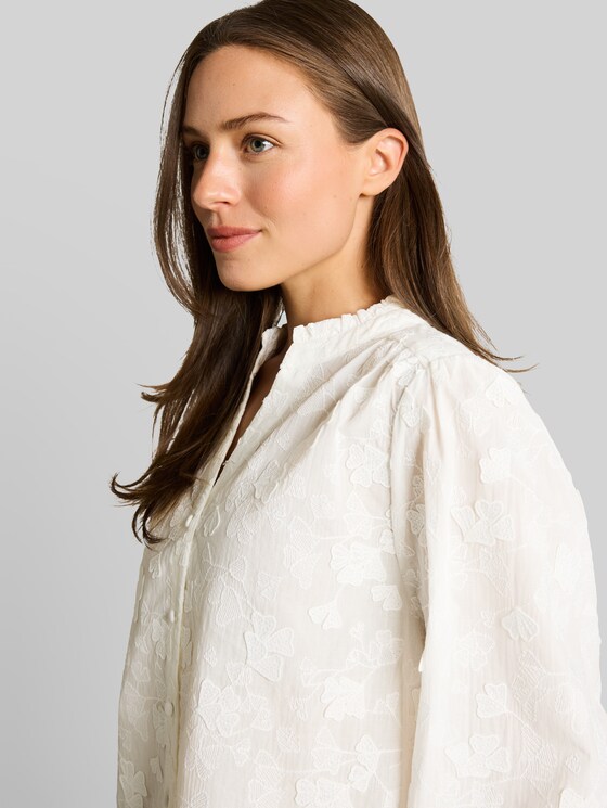 Loose-fit blouse with embroidery - White