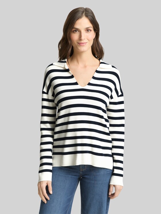 Loose fit knitted jumper with polo collar - white sky blue knit stripe