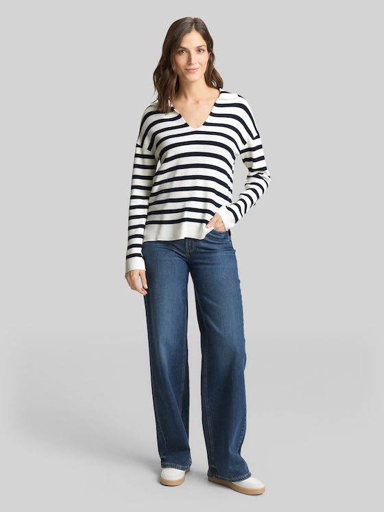 Loose fit knitted jumper with polo collar - white sky blue knit stripe