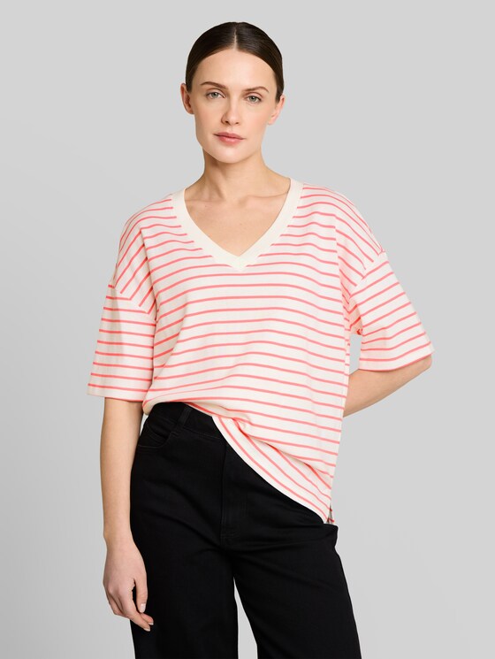 Oversize T-shirt with stripe pattern - white coral irregular stripe