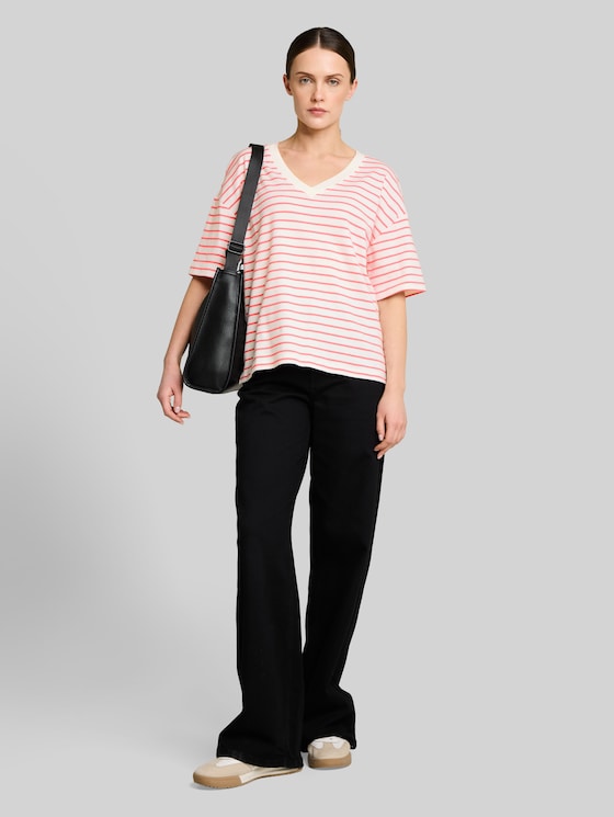 Oversize T-shirt with stripe pattern - white coral irregular stripe