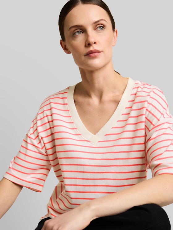 Oversize T-shirt with stripe pattern - white coral irregular stripe