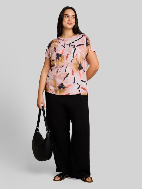 Plus Size - T-shirt in a mix of materials - big abstract flower print