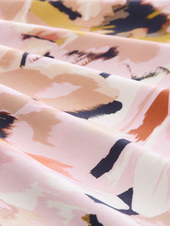 Plus Size - T-shirt in a mix of materials - big abstract flower print