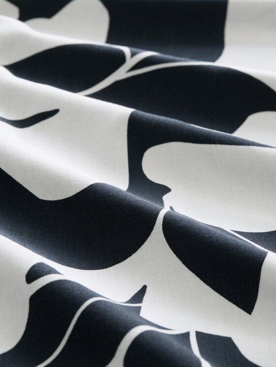 Plus Size - T-shirt in a mix of materials - big navy ginkgo