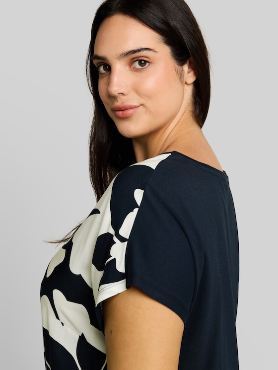 Plus Size - T-shirt in a mix of materials - big navy ginkgo