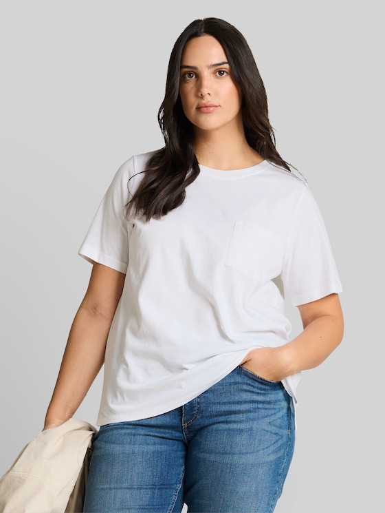 Plus Size - boxy fit T-shirt with breast pocket - White