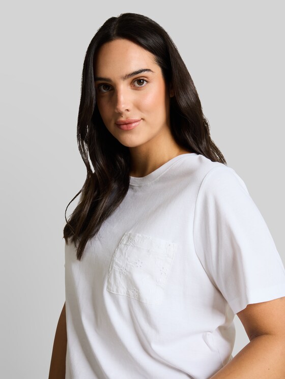 Plus Size - boxy fit T-shirt with breast pocket - White