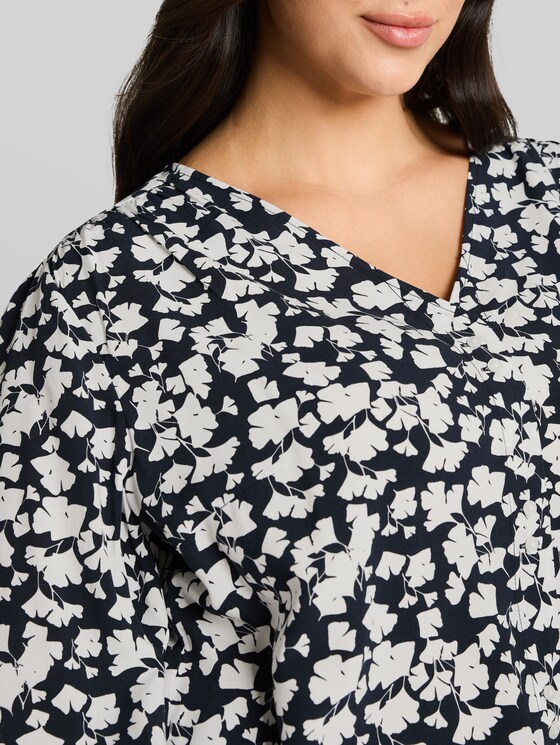 Plus Size - viscose blouse - blue ginkgo minimal