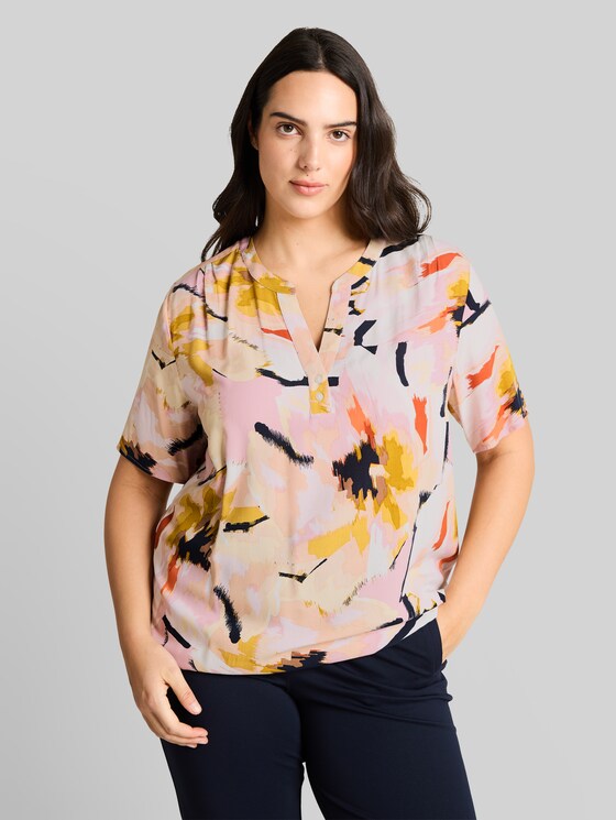 Plus Size – Patterned Blouse - big abstract flower print