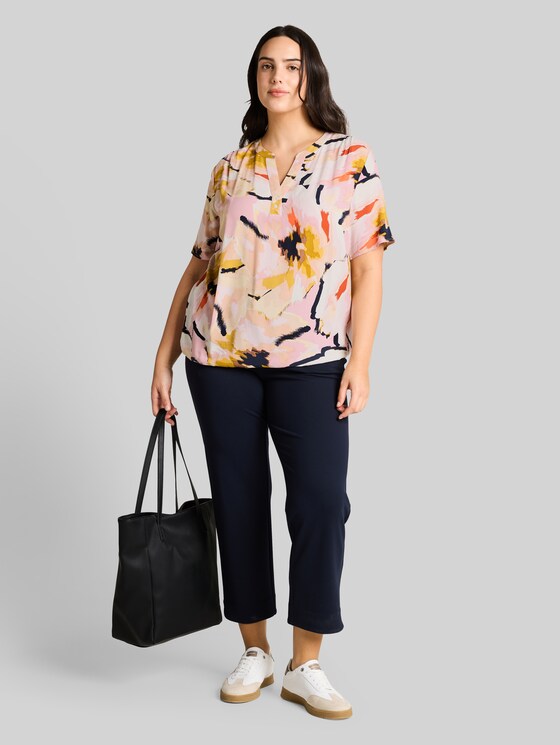 Plus Size – Patterned Blouse - big abstract flower print
