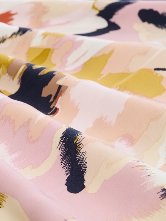 Plus Size – Patterned Blouse - big abstract flower print