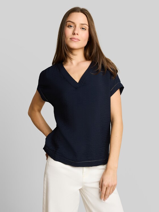 Loose-fit blouse with V-neck - sky captain blue