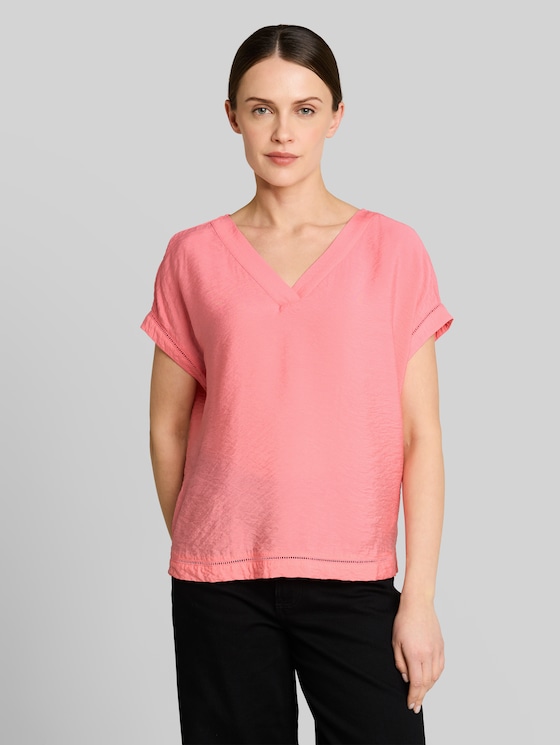 Loose-fit blouse with V-neck - soft fuchsia pink