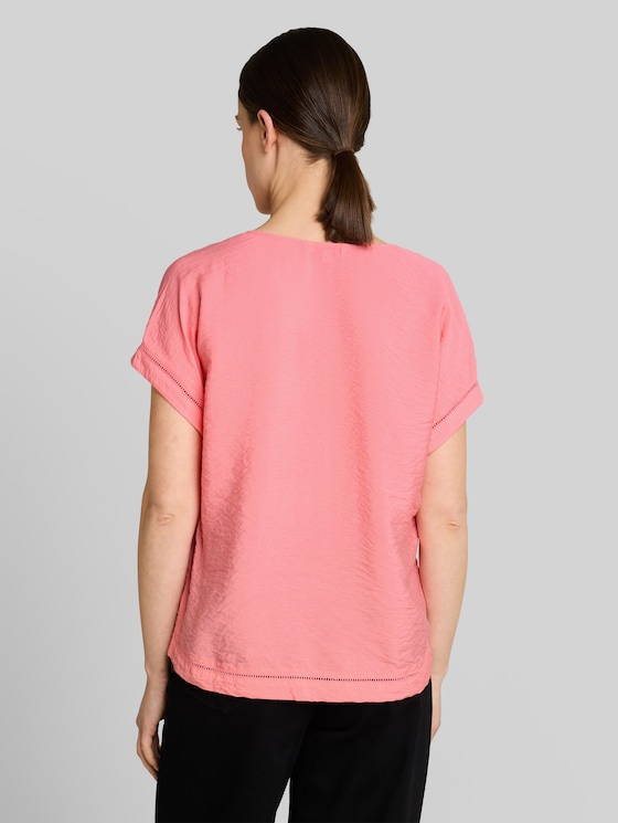 Loose-fit blouse with V-neck - soft fuchsia pink