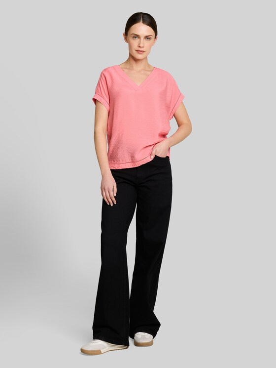 Loose-fit blouse with V-neck - soft fuchsia pink