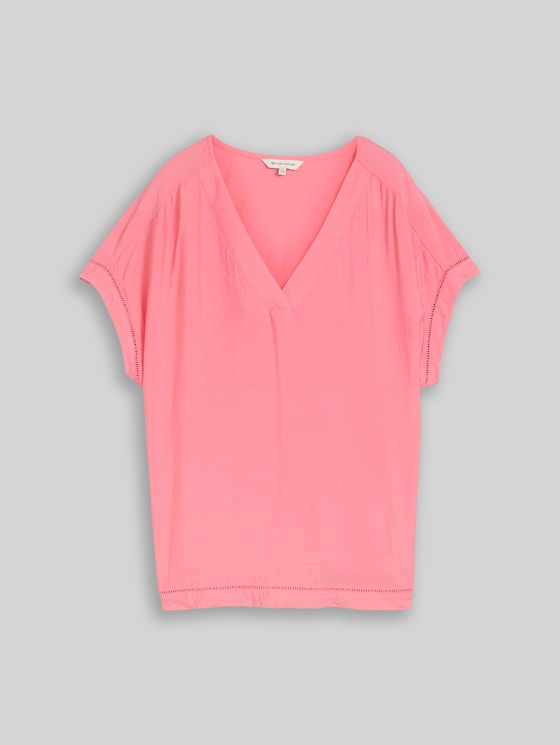 Loose-fit blouse with V-neck - soft fuchsia pink