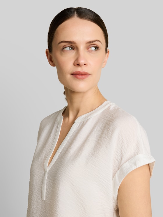 Loose-fit blouse with V-neck - Whisper White