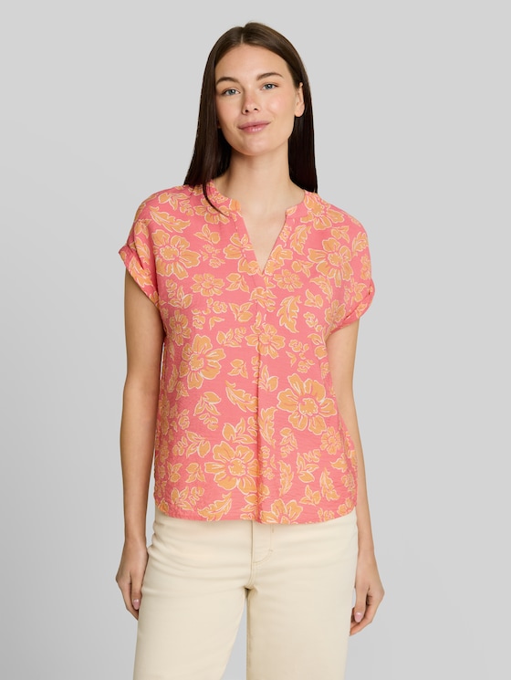Loose-fit blouse with V-neck - pink big flower design