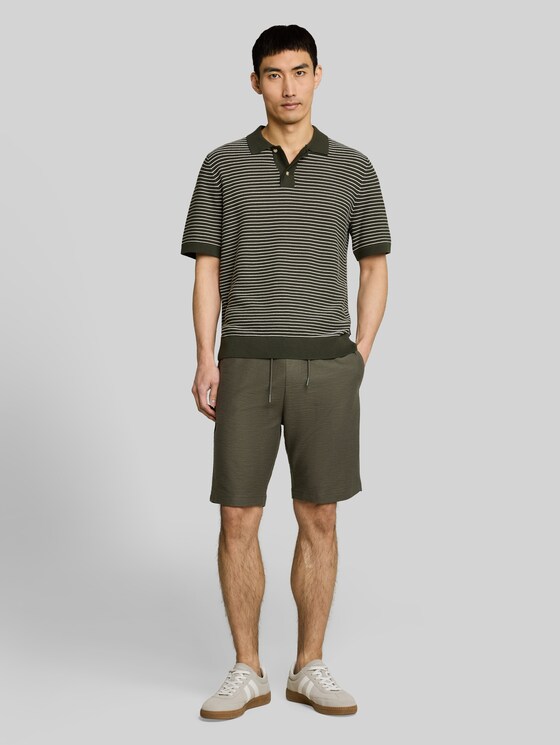 Regular-fit shorts with drawstring - deep leaf green