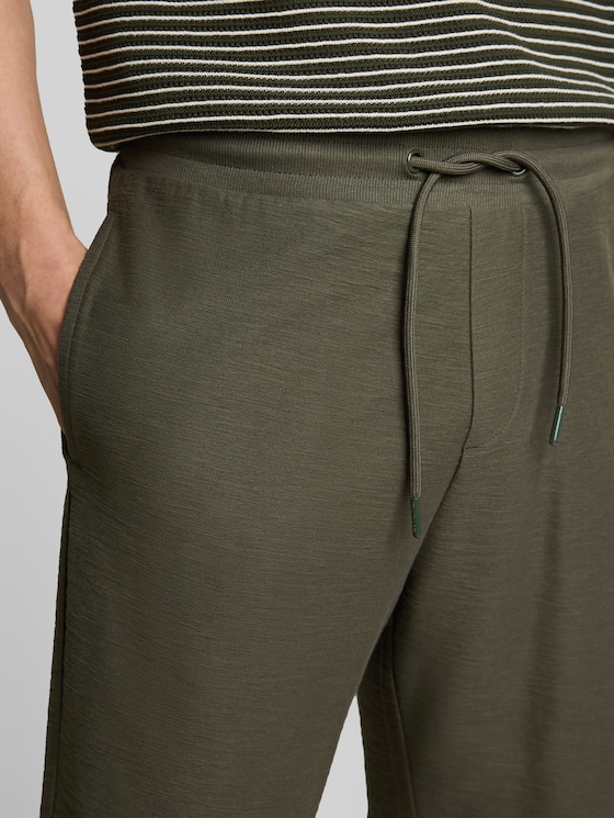 Regular-fit shorts with drawstring - deep leaf green
