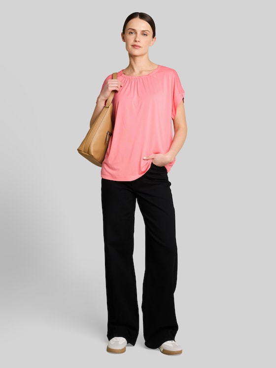 T-shirt with ruffles - soft fuchsia pink