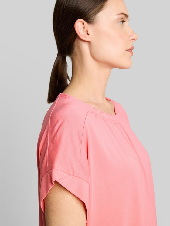 T-shirt with ruffles - soft fuchsia pink