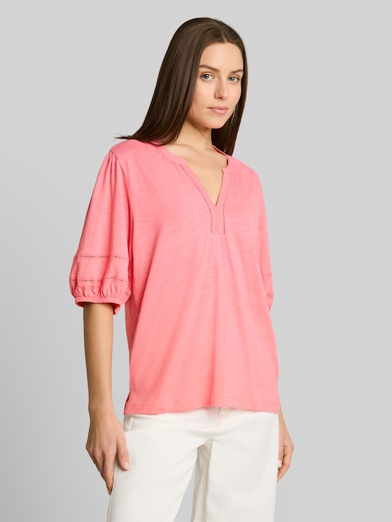 Blouse-style T-shirt with lace details - soft fuchsia pink