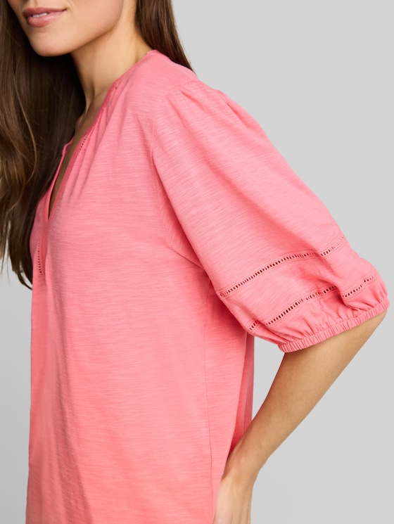 Blouse-style T-shirt with lace details - soft fuchsia pink