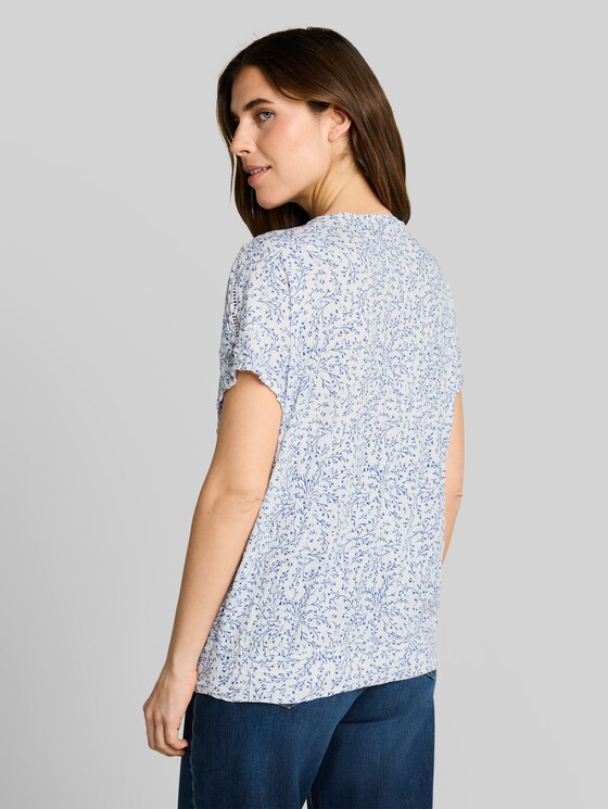 Crinkle T-shirt with pattern - white small leaves design