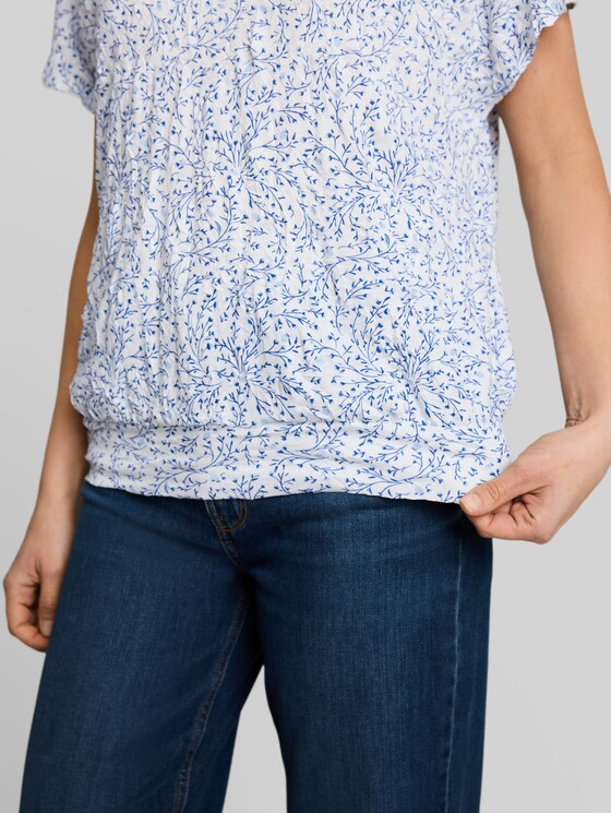 Crinkle T-shirt with pattern - white small leaves design
