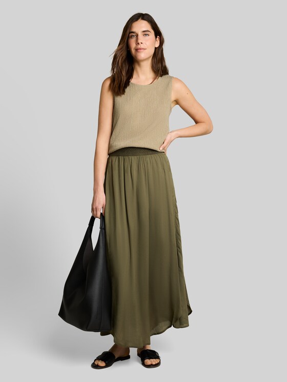 Crinkle top with side slits - olive white structure