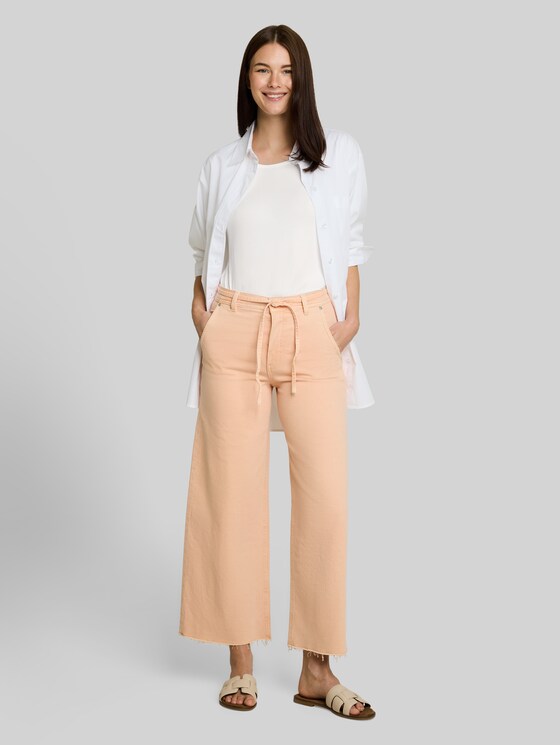 Basic t-shirt with a round neckline - Whisper White