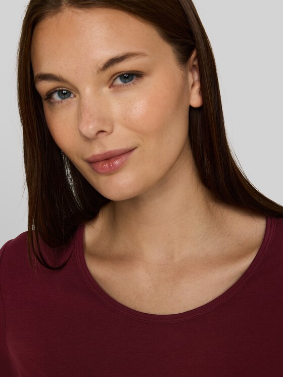 Basic t-shirt with a round neckline - Preppy Plum